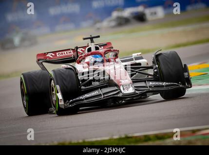 IMOLA - Valtteri Bottas (77) mit dem Alfa Romeo C40 während des Grand Prix der Emilia Romagna F1 bei Autodromo Enzo e Dino Ferrari am 24. April 2022 in Imola, Italien. REMKO DE WAAL Stockfoto