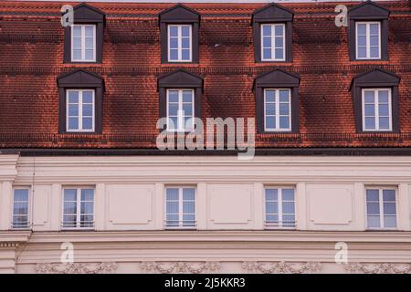 München, Deutschland - April 22,2022: Fassade und Architektur des Gebäudes in der Münchner Innenstadt. Stockfoto