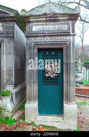 Adolphe Sax auf dem Friedhof Montmartre in Paris. Grab einer berühmten Person Stockfoto