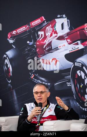 Mediengespräch mit TAVARES Carlos (por), CEO der Gruppe Stellantis während des Formel 1 Grand Premio del Made in Italy e dell'Emilia-Romagna 2022, 4. Runde der FIA Formel 1 Weltmeisterschaft 2022, auf dem Imola Circuit, vom 22. Bis 24. April 2022 in Imola, Italien - Foto: Germain Hazard/DPPI/LiveMedia Stockfoto