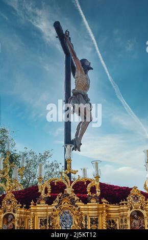 Christus des Verlaufs (Bruderschaft El Cachorro) in einer Prozession der Karwoche. Ostern. Guten Freitag. Stockfoto