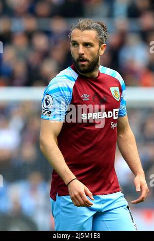 Burnley, Großbritannien. 24. April 2022. Jay Rodriguez aus Burnley beim Premier League-Spiel zwischen Burnley und Wolverhampton Wanderers am 24. 2022. April im Turf Moor in Burnley, England. (Foto von Tony Taylor/phcimages.com) Quelle: PHC Images/Alamy Live News Stockfoto