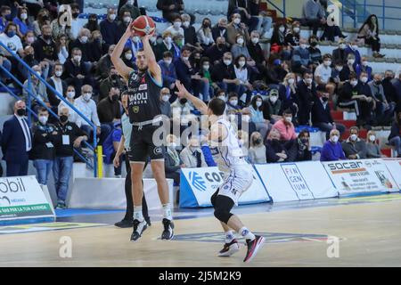 PalaRadi, Cremona, Italien, 24. April 2022, Tres Tinkle (Vanoli Cremona) während der Vanoli Basket Cremona gegen Germani Brescia - Italienische Basketball A Serie Championship Stockfoto