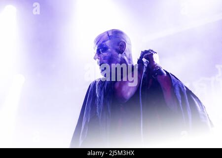 Oslo, Norwegen. 17., April 2022. Die norwegische Black Metal Band Taake spielt im Rahmen des Festivals Inferno Metal Festival 2022 in Oslo ein Live-Konzert im Rockefeller. Hier ist Sänger Hoest live auf der Bühne zu sehen. (Foto: Gonzales Photo - Terje Dokken). Stockfoto