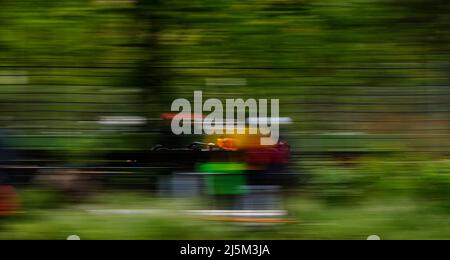 Max Verstappen von Red Bull Racing beim Grand Prix der Emilia Romagna auf der Rennstrecke Autodromo Internazionale Enzo e Dino Ferrari in Italien, besser bekannt als Imola. Bilddatum: Sonntag, 24. April 2022. Stockfoto