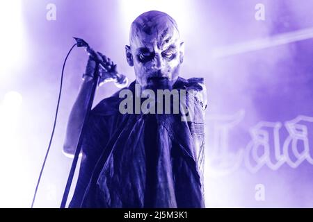 Oslo, Norwegen. 17., April 2022. Die norwegische Black Metal Band Taake spielt im Rahmen des Festivals Inferno Metal Festival 2022 in Oslo ein Live-Konzert im Rockefeller. Hier ist Sänger Hoest live auf der Bühne zu sehen. (Foto: Gonzales Photo - Terje Dokken). Stockfoto