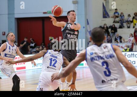 PalaRadi, Cremona, Italien, 24. April 2022, ADAS Juskevicius (Vanoli Cremona) während der Vanoli Basket Cremona gegen Germani Brescia - Italienische Basketball A Serie Championship Stockfoto