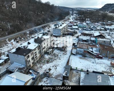 Luftaufnahme einer Roma-Siedlung im Dorf Jasov in der Slowakei Stockfoto