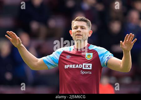 Burnley, Großbritannien. 24. April 2022. James Tarkowski #5 von Burnley in Burnley, Vereinigtes Königreich am 4/24/2022. (Foto von Conor Molloy/News Images/Sipa USA) Quelle: SIPA USA/Alamy Live News Stockfoto