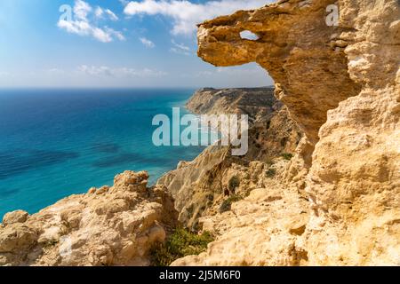 Die Steilküste vom Kap Aspro bei Pissouri, Zypern, Europa | die steile Küste des Kap Aspro bei Pissouri, Zypern, Europa Stockfoto