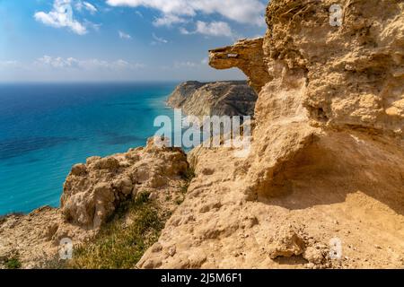 Die Steilküste vom Kap Aspro bei Pissouri, Zypern, Europa | die steile Küste des Kap Aspro bei Pissouri, Zypern, Europa Stockfoto