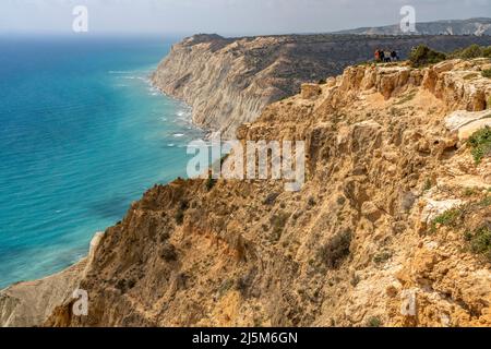 Die Steilküste vom Kap Aspro bei Pissouri, Zypern, Europa | die steile Küste des Kap Aspro bei Pissouri, Zypern, Europa Stockfoto