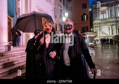 Die Gäste werden bei der Veranstaltung Dior in Venedig während der Internationalen Kunstausstellung 59. (Biennale Arte) am 23. April 2022 in Venedig, Italien, erwartet. Stockfoto