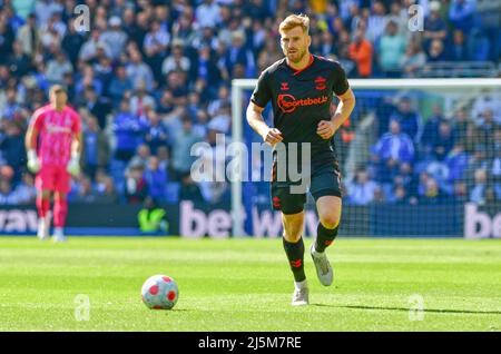 Brighton, Großbritannien. 24. April 2022. Stuart Armstrong aus Southampton während des Premier League-Spiels zwischen Brighton & Hove Albion und Southampton beim Amex am 24. 2022. April in Brighton, England. (Foto von Jeff Mood/phcimages.com) Quelle: PHC Images/Alamy Live News Stockfoto