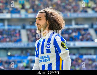 Brighton, Großbritannien. 24. April 2022. Marc Cucurella von Brighton und Hove Albion während des Premier League-Spiels zwischen Brighton & Hove Albion und Southampton beim Amex am 24. 2022. April in Brighton, England. (Foto von Jeff Mood/phcimages.com) Quelle: PHC Images/Alamy Live News Stockfoto