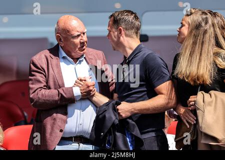 ROTTERDAM - (lr) FC Utrecht Aufsichtsratsmitglied Kees Jansma, Technischer Direktor Jordy Zuidam beim niederländischen Eredivisie-Spiel zwischen Feyenoord und FC Utrecht am 24. April 2022 im Stadion de Kuip in Rotterdam, Niederlande. ANP PIETER STAM DE YOUNG Stockfoto