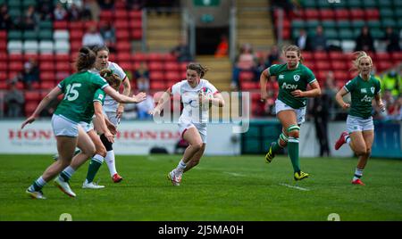 UK. 24. April 2022 24. - April 2022 : Helena Rowland England in Aktion während der England-gegen-Irland-Runde 4 TikTok Women's Six Nations in der Mattioli Woods Welford Road. Stockfoto