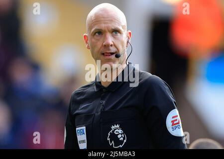 Burnley, Großbritannien. 24. Apr, 2022. Schiedsrichter Anthony Taylor in Burnley, Vereinigtes Königreich am 4/24/2022. (Foto von Conor Molloy/News Images/Sipa USA) Quelle: SIPA USA/Alamy Live News Stockfoto