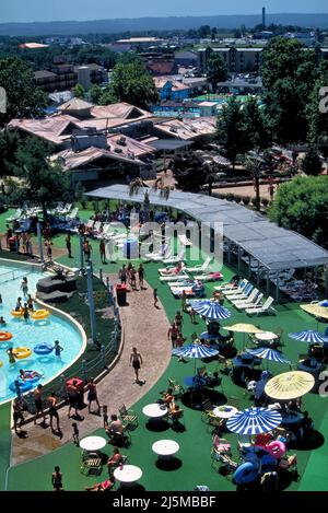 Branson, Missouri USA 17. Juni 1993: Whitewater Park in Branson, Missouri, ist ein beliebter Sommerort, um sich abzukühlen. Stockfoto
