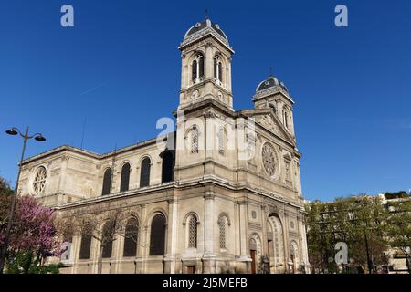 Kirche Saint-Francois-Xavier vom Boulevard des Invalides in Paris aus gesehen. Stockfoto