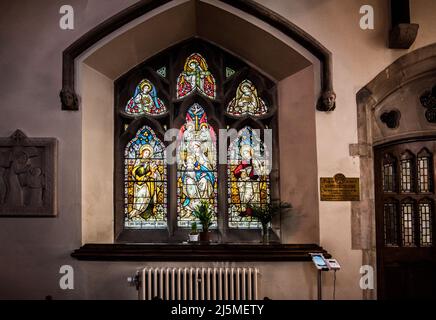 Die Shrewsbury Cathedral verfügt über eine Reihe herausragender Buntglasfenster Stockfoto