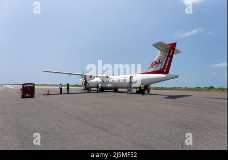 Aggati Island Airport, Lakshadweep, Indien. Flugzeug der Air India Alliance auf der Landebahn. Stockfoto