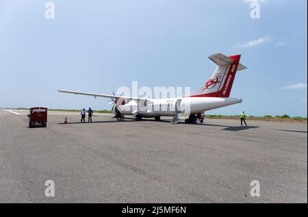 Aggati Island Airport, Lakshadweep, Indien. Flugzeug der Air India Alliance auf der Landebahn. Stockfoto