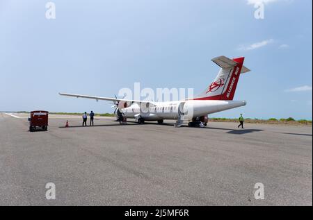 Aggati Island Airport, Lakshadweep, Indien. Flugzeug der Air India Alliance auf der Landebahn. Stockfoto