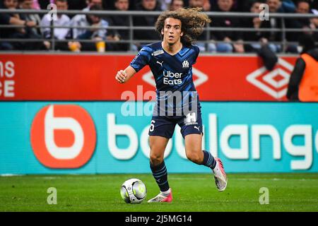 Reims, Frankreich, Frankreich. 24. April 2022. Matteo GUENDOUZI aus Marseille während des Ligue 1-Spiels zwischen Stade de Reims und Olympique de Marseille (OM) im Auguste Delaune-Stadion am 24. April 2022 in Reims, Frankreich. (Bild: © Matthieu Mirville/ZUMA Press Wire) Stockfoto