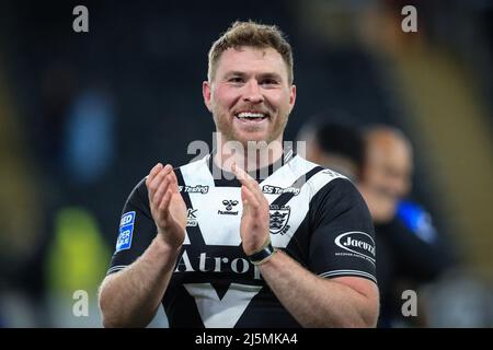 Hull, Großbritannien. 24. April 2022. Scott Taylor #30 von Hull FC feiert den Sieg über Catalans Dragons mit den Hull FC Fans in Vollzeit in Hull, Großbritannien am 4/24/2022. (Foto von James Heaton/News Images/Sipa USA) Quelle: SIPA USA/Alamy Live News Stockfoto