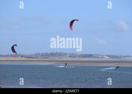 Irland Kitte Surfing sutton Beach Stockfoto