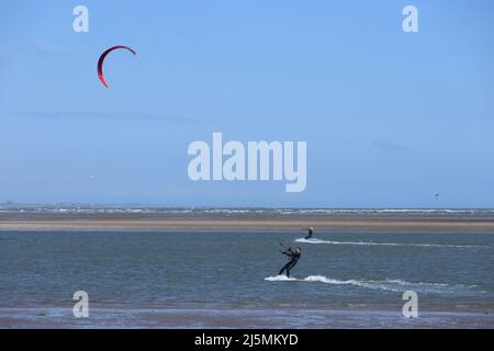 Irland Kitte Surfing sutton Beach Stockfoto