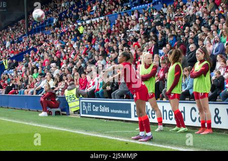 Birkenhead, Großbritannien. 24. April 2022. Liverpool Women FC V Sheffield United, im Prenton Park, Liverpool gewinnt 6-1, und erhalten die FA Women's Championship Trophäe. Während des Womens Championship Fußballspiels zwischen Liverpool und Sheffield United im Prenton Park in Birkenhead, England. Terry Scott/SPP Quelle: SPP Sport Press Photo. /Alamy Live News Stockfoto