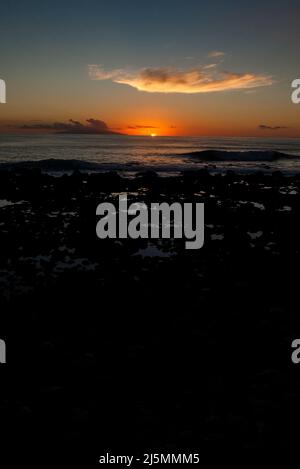 Valle del Gran Rey, La Gomera, Kanarische Inseln, Spanien: Sonnenuntergang über Playa del Ingles Stockfoto