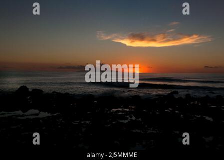 Valle del Gran Rey, La Gomera, Kanarische Inseln, Spanien: Sonnenuntergang über Playa del Ingles Stockfoto