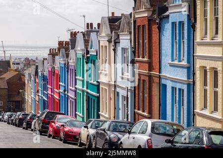 Blick auf die bunten Häuser in der Blaker Street, Brighton, East Sussex, Südengland, Großbritannien. Stockfoto