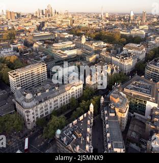 Sizilianische Avenue in Richtung Holborn Stockfoto