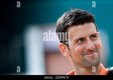 Belgrad, Serbien, 23.. April 2022. Novak Djokovic aus Serbien lächelt nach dem Sieg am sechsten Tag des Turniers Serbia Open ATP 250 im Novak Tennis Center in Belgrad, Serbien. 23. April 2022. Kredit: Nikola Krstic/Alamy Stockfoto