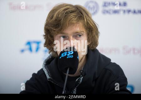 Belgrad, Serbien, 23.. April 2022. Andrey Rublev aus Russland während der Pressekonferenz während des sechsten Tages des Turniers Serbia Open ATP 250 im Novak Tennis Center in Belgrad, Serbien. 23. April 2022. Kredit: Nikola Krstic/Alamy Stockfoto