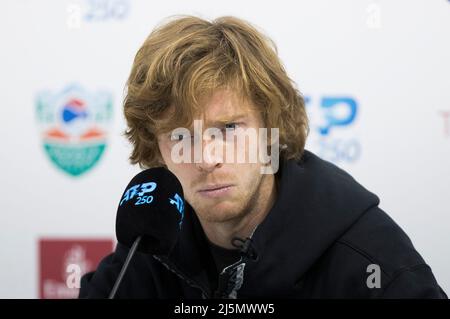 Belgrad, Serbien, 23.. April 2022. Andrey Rublev aus Russland während der Pressekonferenz während des sechsten Tages des Turniers Serbia Open ATP 250 im Novak Tennis Center in Belgrad, Serbien. 23. April 2022. Kredit: Nikola Krstic/Alamy Stockfoto