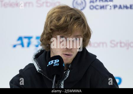 Belgrad, Serbien, 23.. April 2022. Andrey Rublev aus Russland während der Pressekonferenz während des sechsten Tages des Turniers Serbia Open ATP 250 im Novak Tennis Center in Belgrad, Serbien. 23. April 2022. Kredit: Nikola Krstic/Alamy Stockfoto