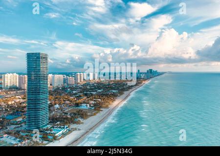 Wolken über Golden Beach in Miami, Florida Stockfoto