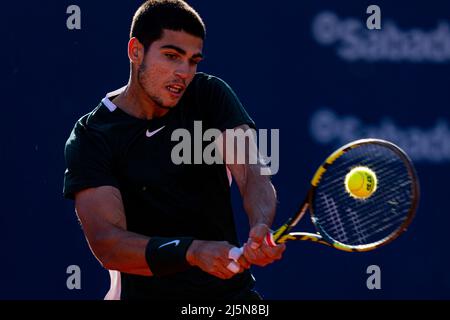 Barcelona, Spanien. 24. April 2022. Carlos Alcaraz aus Spanien in Aktion beim letzten Spiel der Barcelona Open Banc Sabadell im Real Club de Tenis Barcelona am 24. April 2022 in Barcelona, Spanien. Foto: Siu Wu. Kredit: dpa/Alamy Live Nachrichten Stockfoto