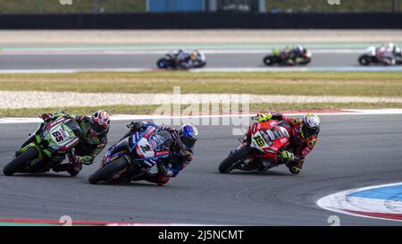 NÂ 1 Toprak Razgatlioglu TUR Yamaha YZF R1 Pata Yamaha mit Brixx WorldSBK NÂ 65 Jonathan Rea GBR Kawasaki ZX-10RR Kawasaki Racing Team WorldSBK NÂ 19 Alvaro Bautista ESP Ducati Panigale V4R ARUBA.IT Racing - Ducati während der Motul Dutch Round - FIM Superbike World Championship 2022 - Race 2, World Superbike - SBK in Assen (Niederlande), Niederlande, April 24 2022 Stockfoto