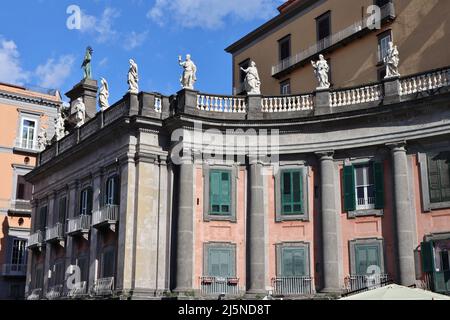 Napoli - Particolare del Convitto Nazionale auf der Piazza Dante Stockfoto