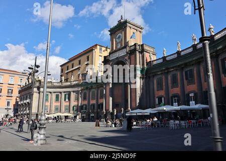 Napoli - Scorcio del Convitto Nazionale auf der Piazza Dante Stockfoto