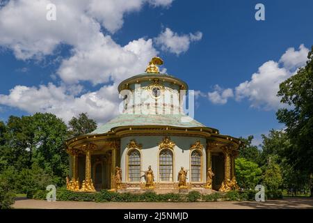 Chinesisches Haus im Sanssouci Park in Potsdam, Brandenburg, Deutschland, Gartenpavillon im Chinoiserie-Stil. Stockfoto