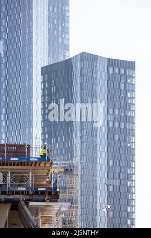 Bauarbeiter im Stadtzentrum von Manchester. Deansgate Square im Hintergrund. Stockfoto