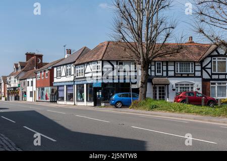 Blick auf Ripley Village High Street, ein Dorf in Surrey, England, Großbritannien Stockfoto