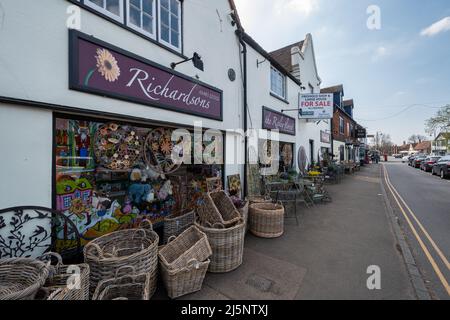 Blick auf Ripley Village High Street, in Ripley, einem Dorf in Surrey, England, Großbritannien Stockfoto